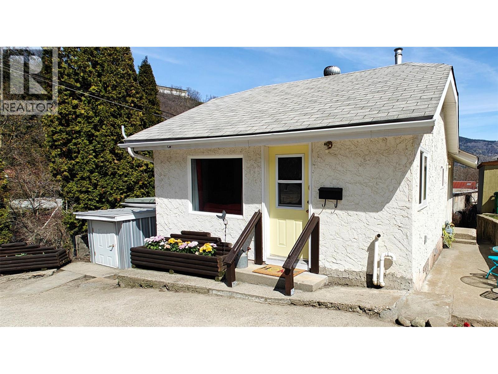 521 TURNER Street - 1