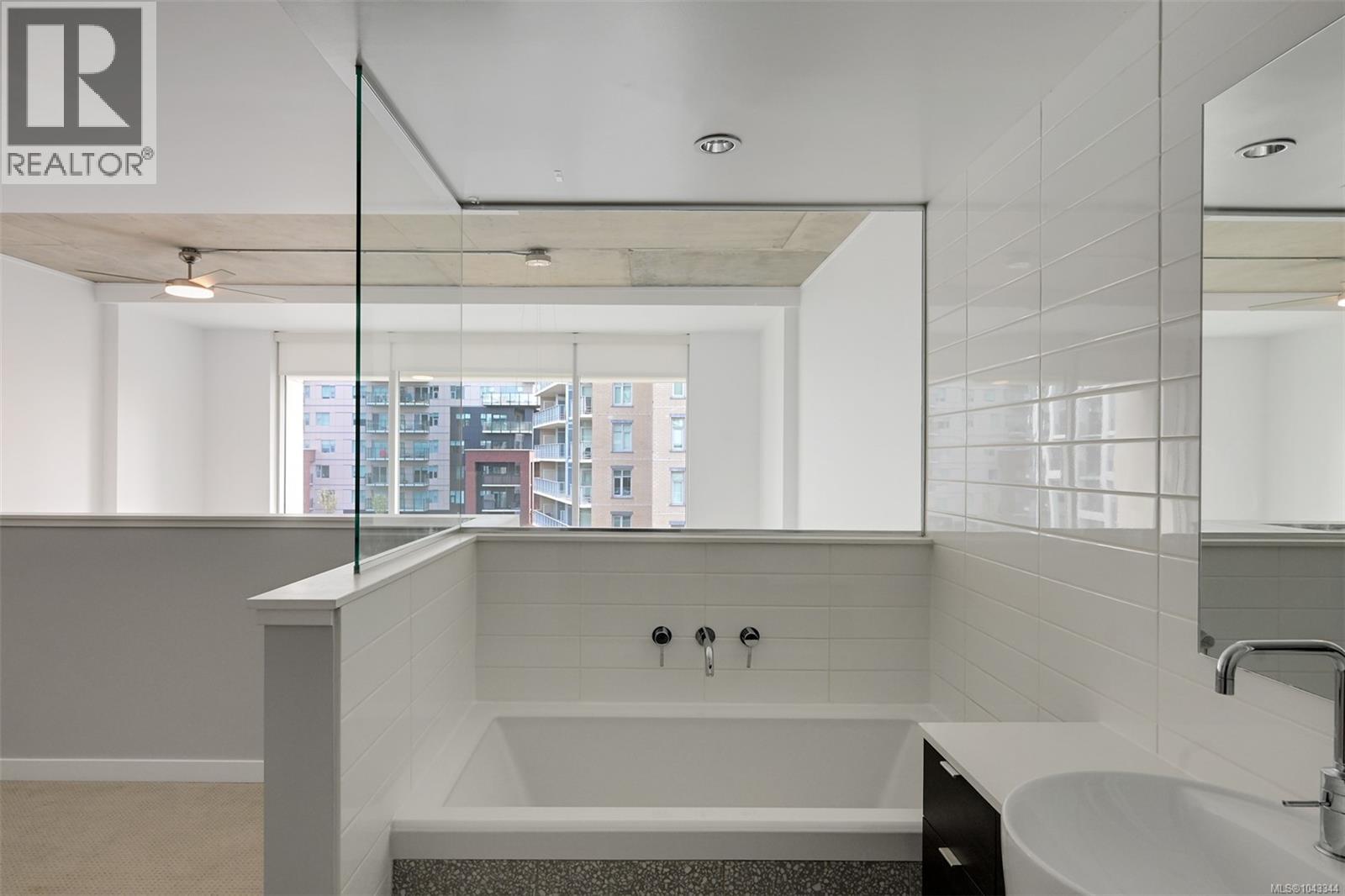 #445 770 Fisgard St - 34