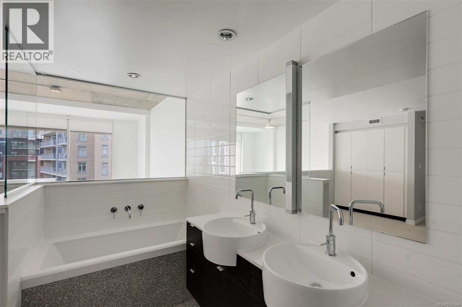 #445 770 Fisgard St - 35