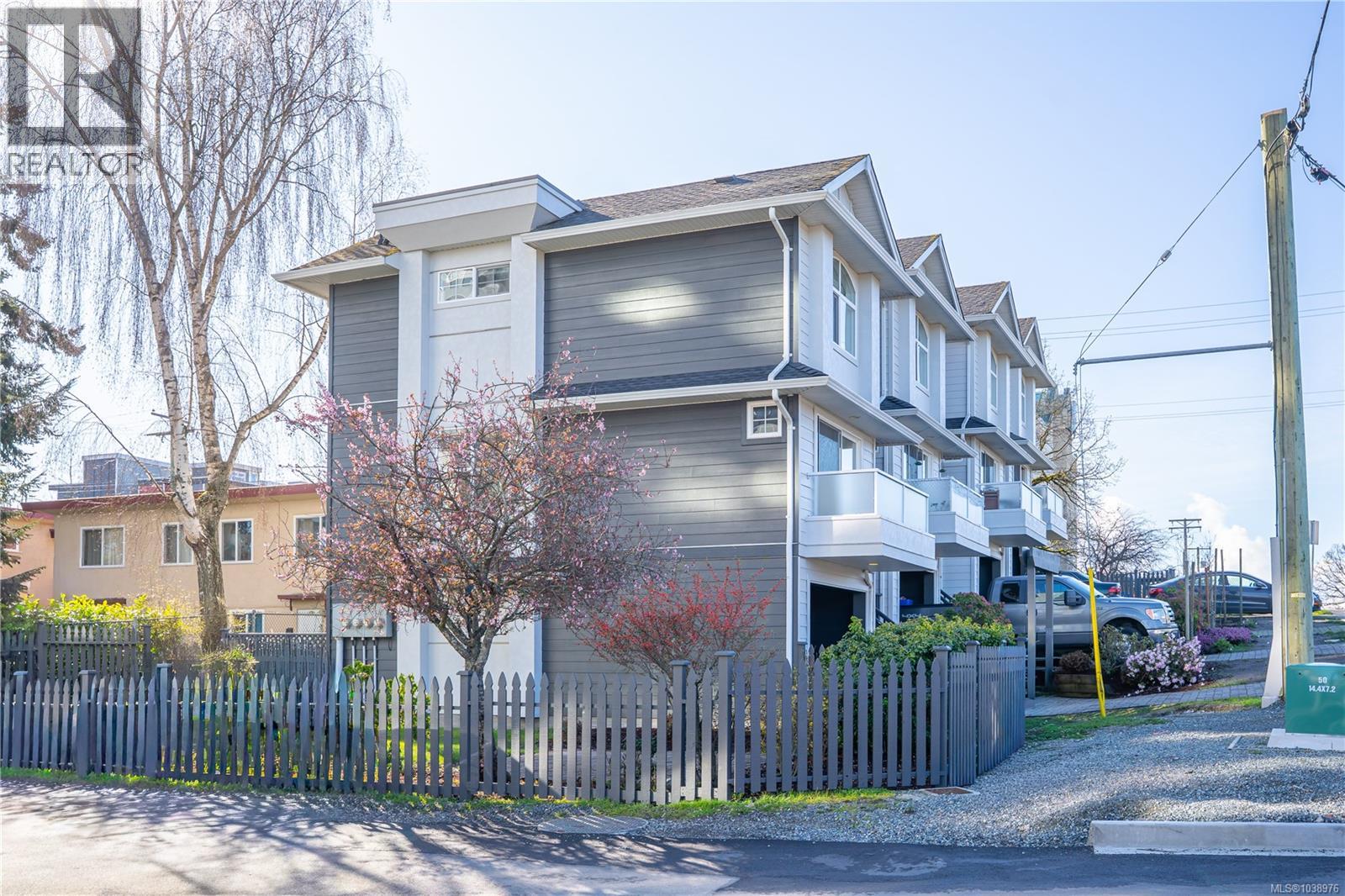 #4 601 Nelson St - 1