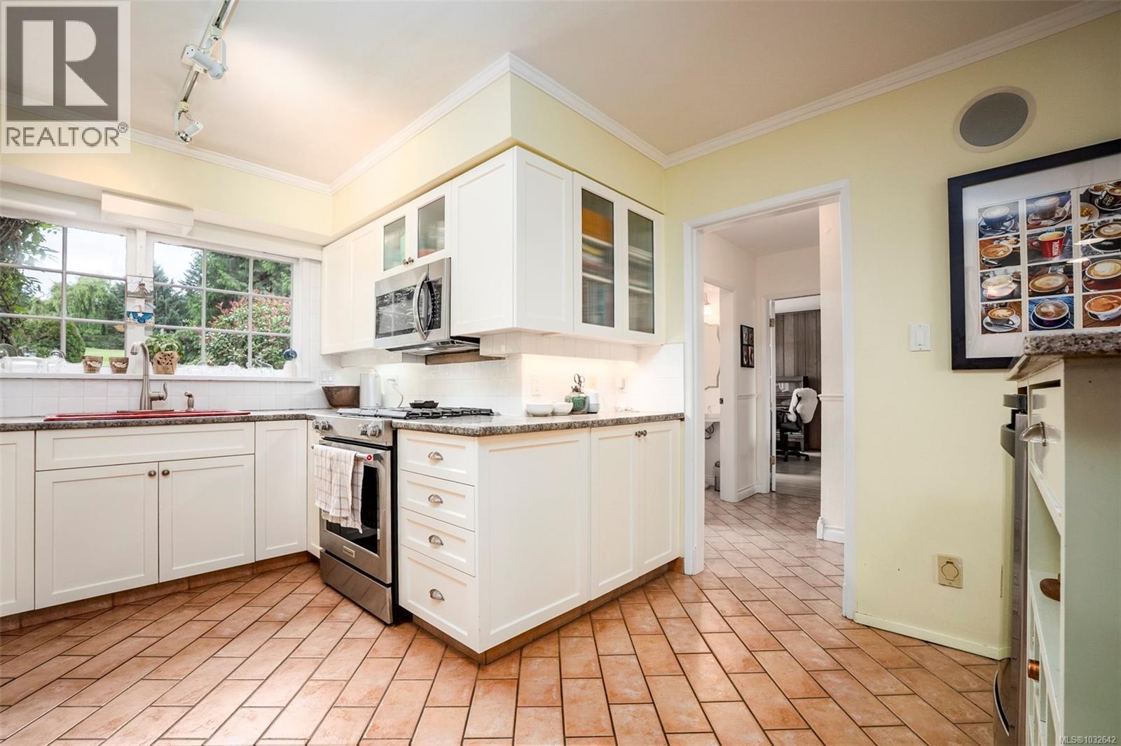 1820 Argyle Ave - 5