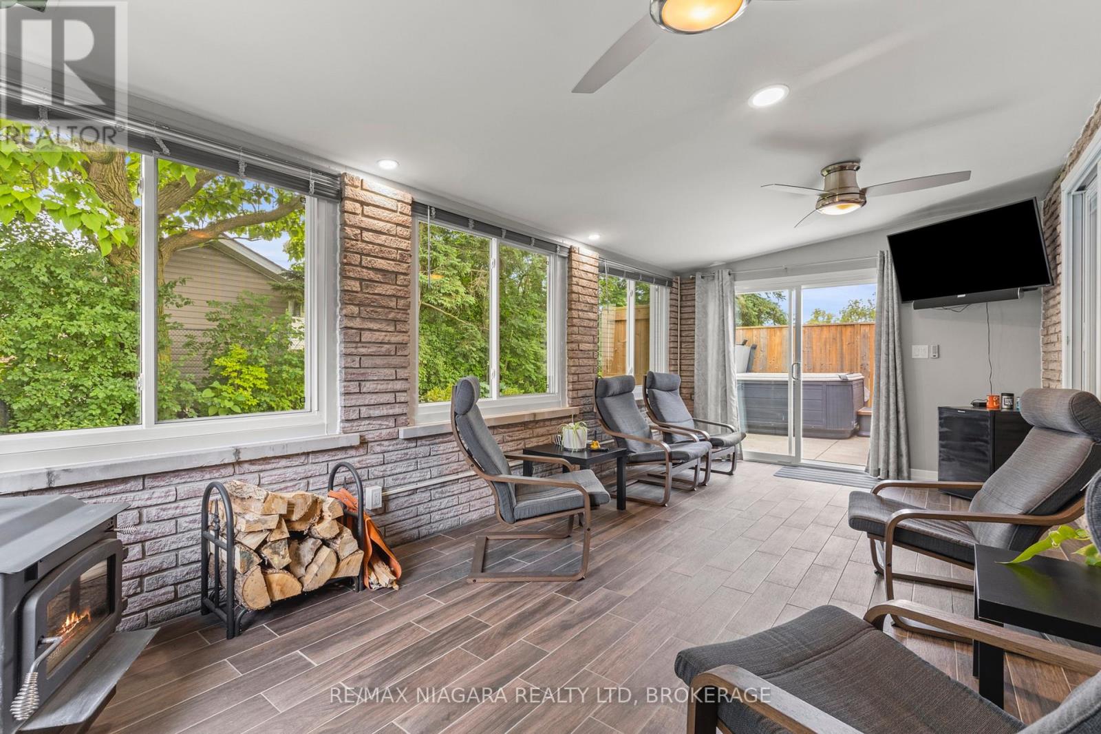 10 ACADIA COURT - 15