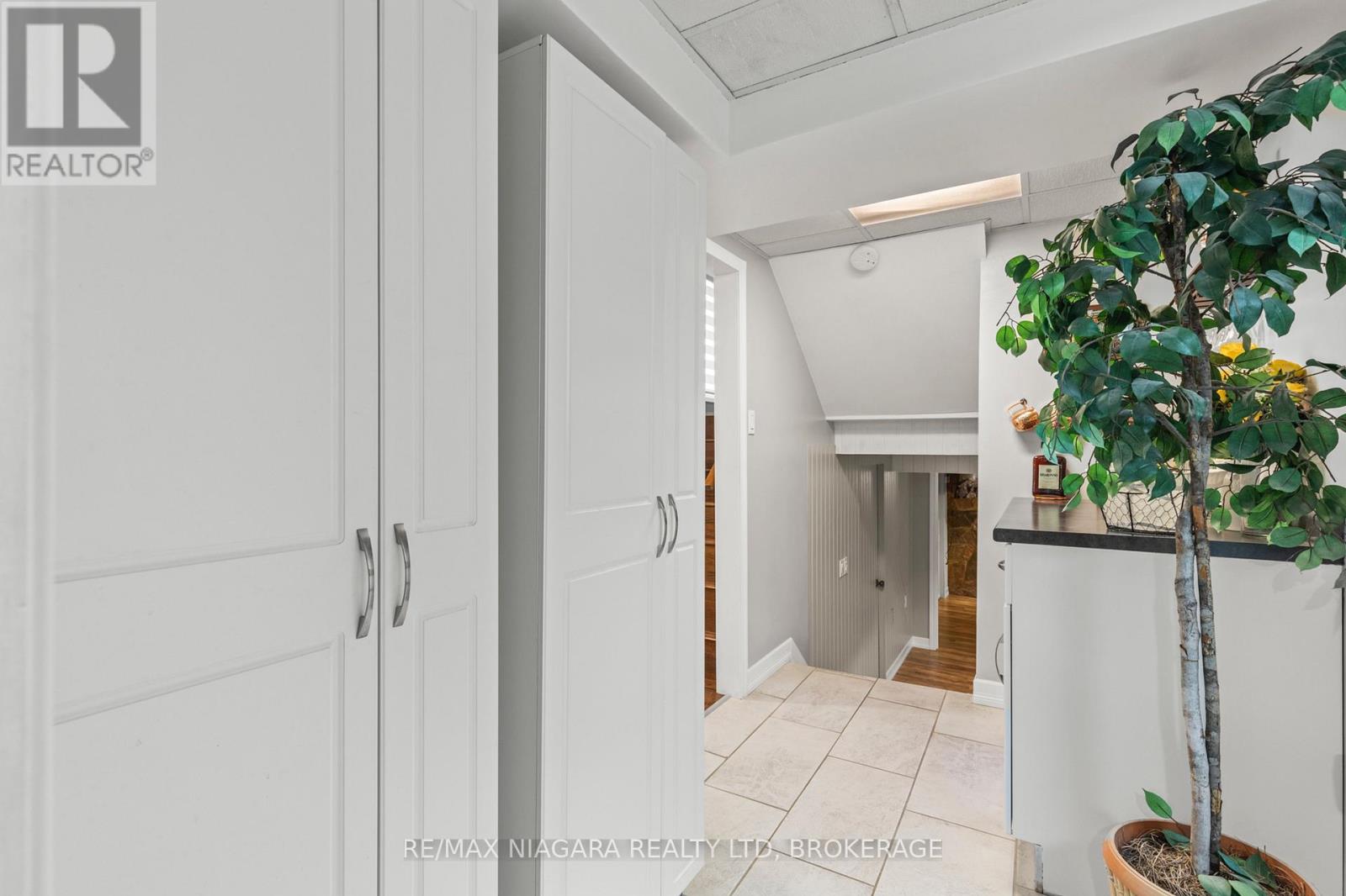 10 ACADIA COURT - 28