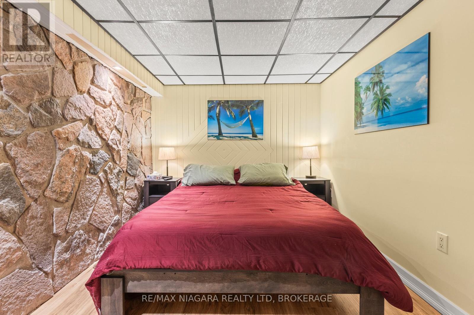 10 ACADIA COURT - 32