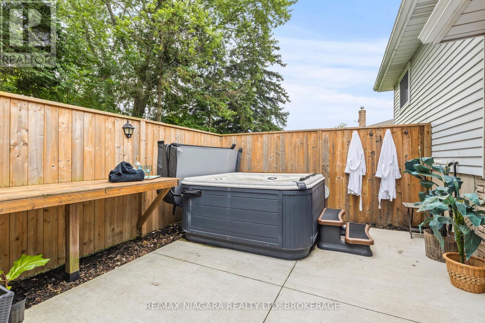 10 ACADIA COURT - 33