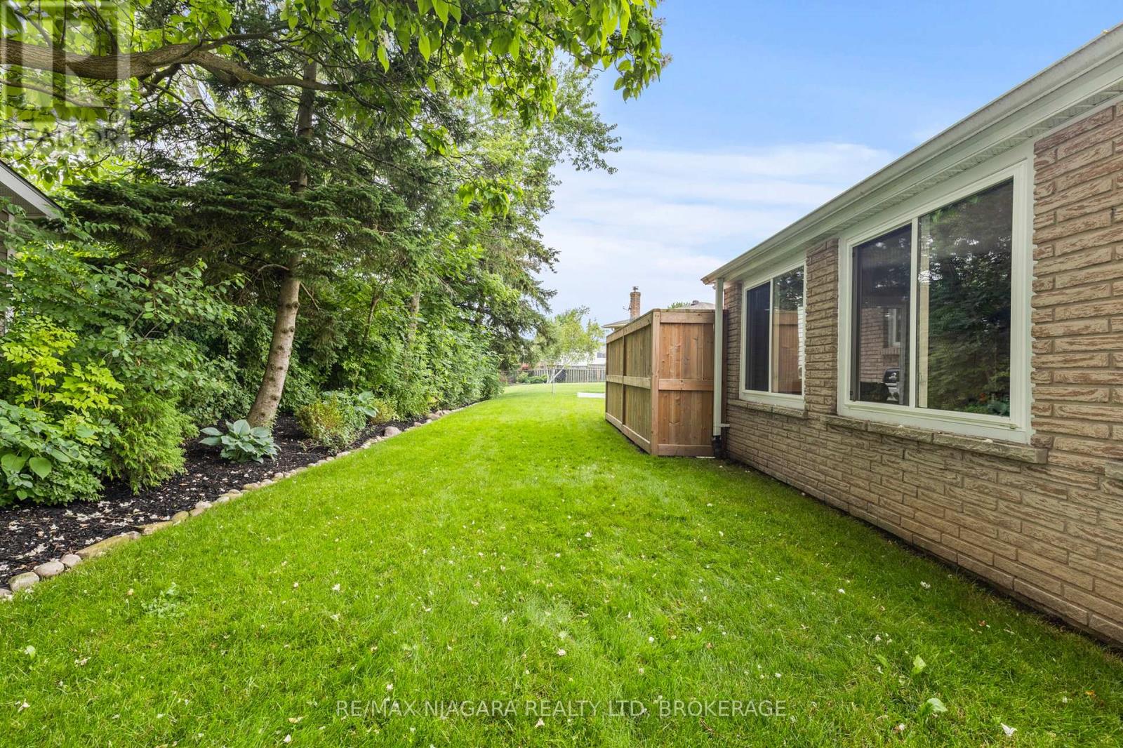 10 ACADIA COURT - 35