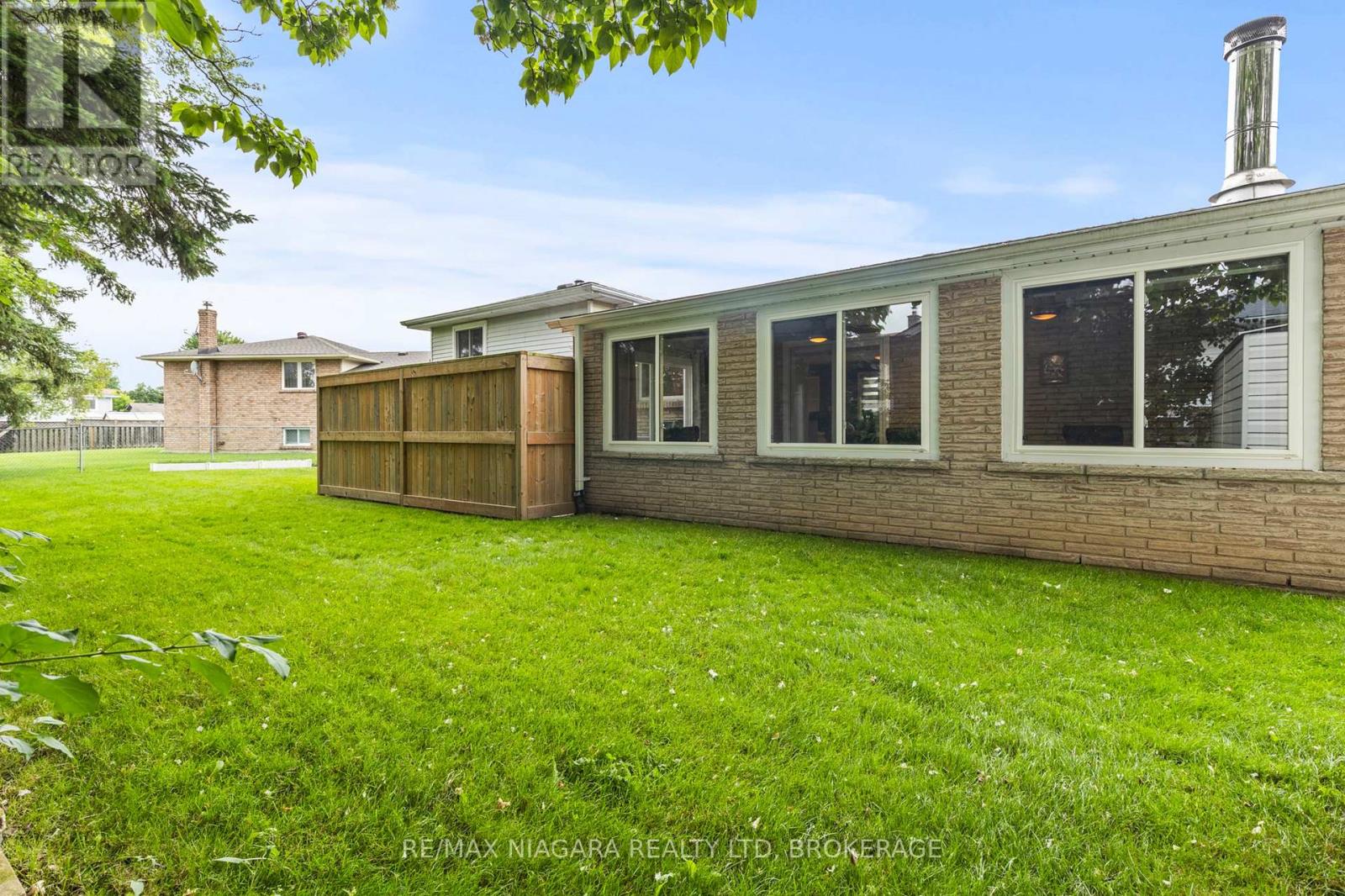 10 ACADIA COURT - 36