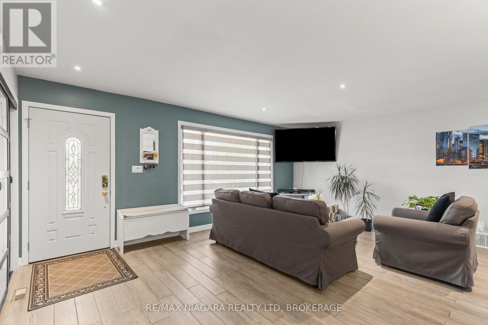 10 ACADIA COURT - 4