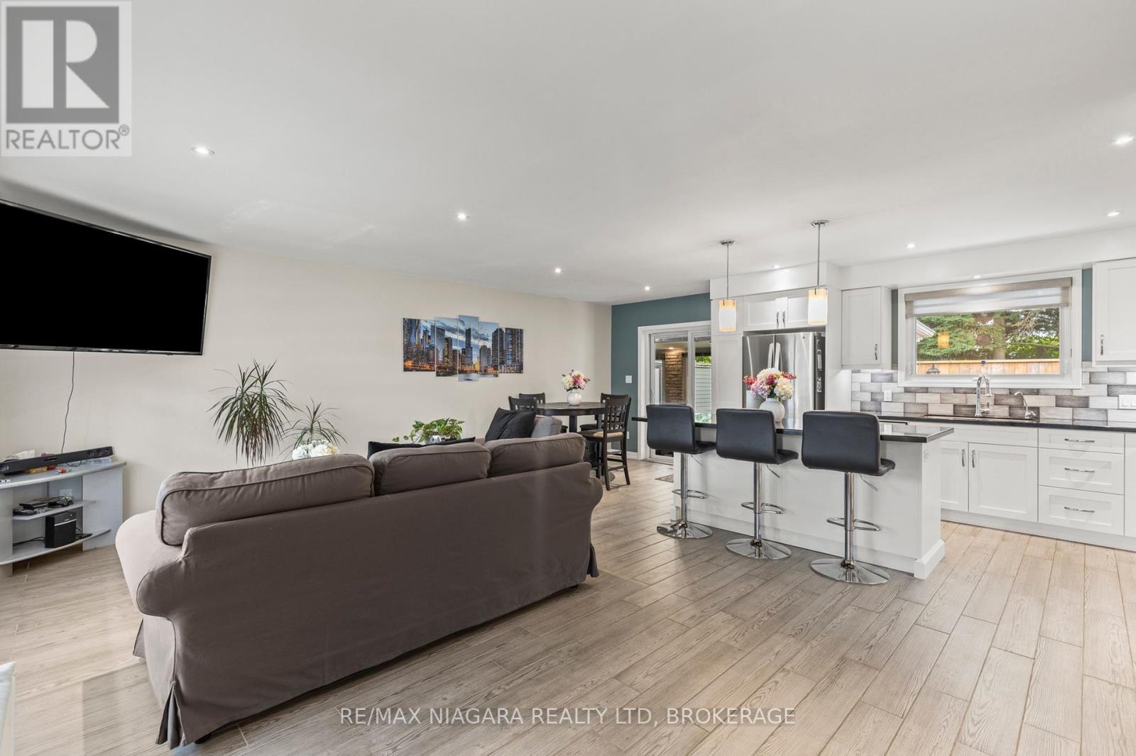 10 ACADIA COURT - 5