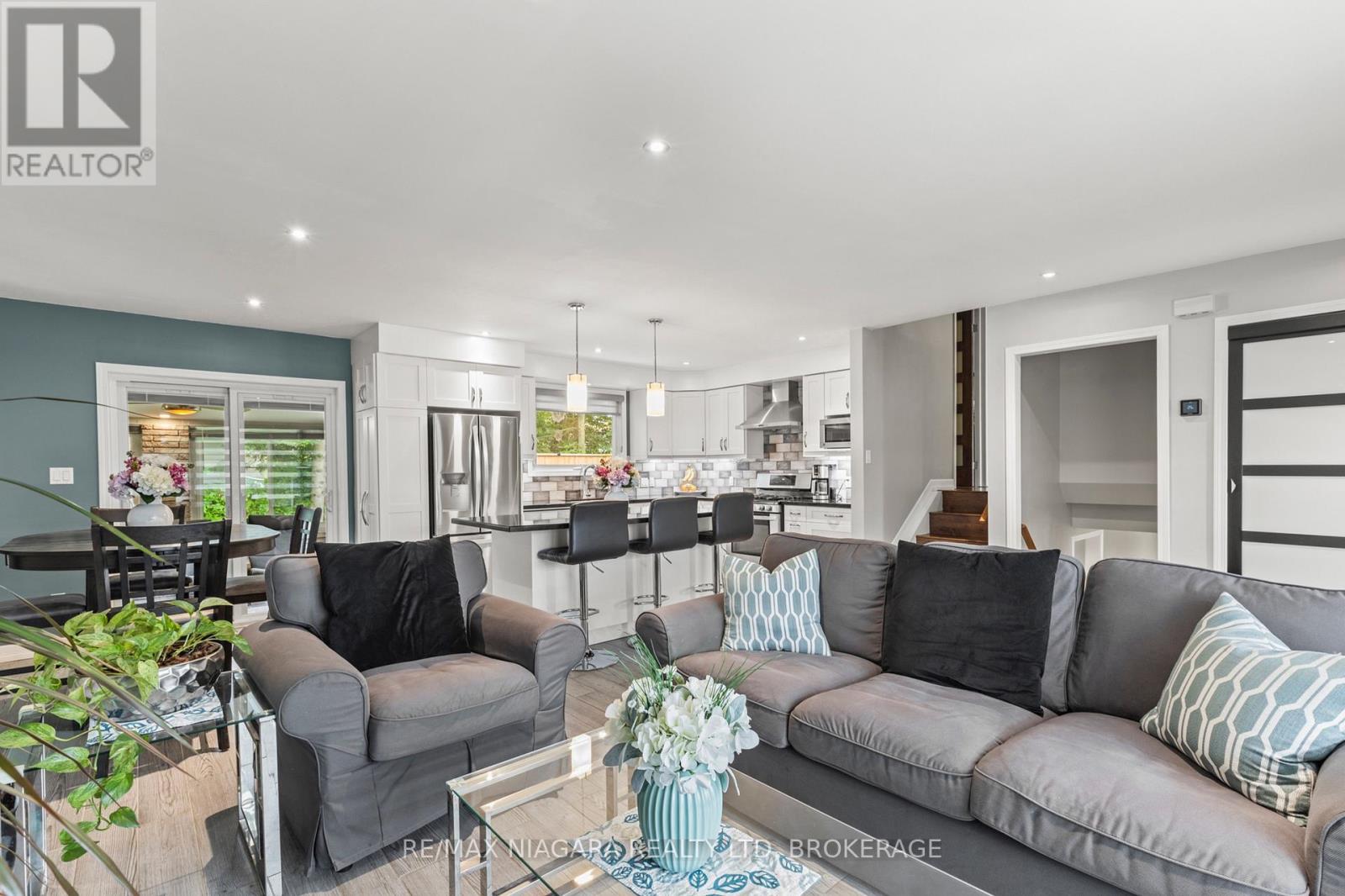 10 ACADIA COURT - 7