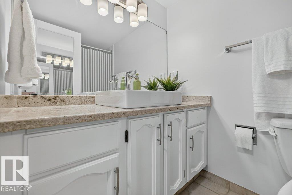 #3 10160 119 ST NW - 25