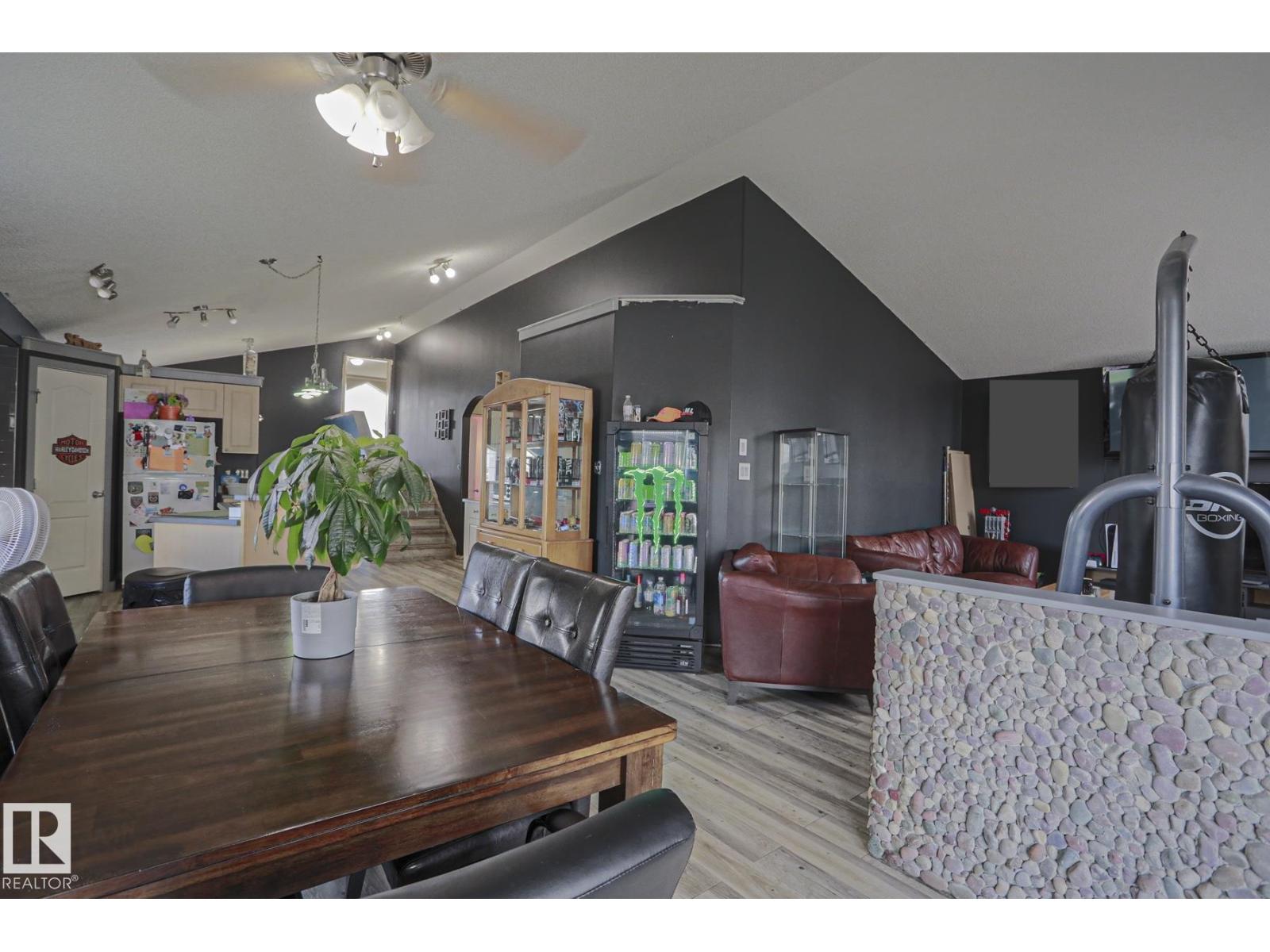 4506 154 AV NW - 14