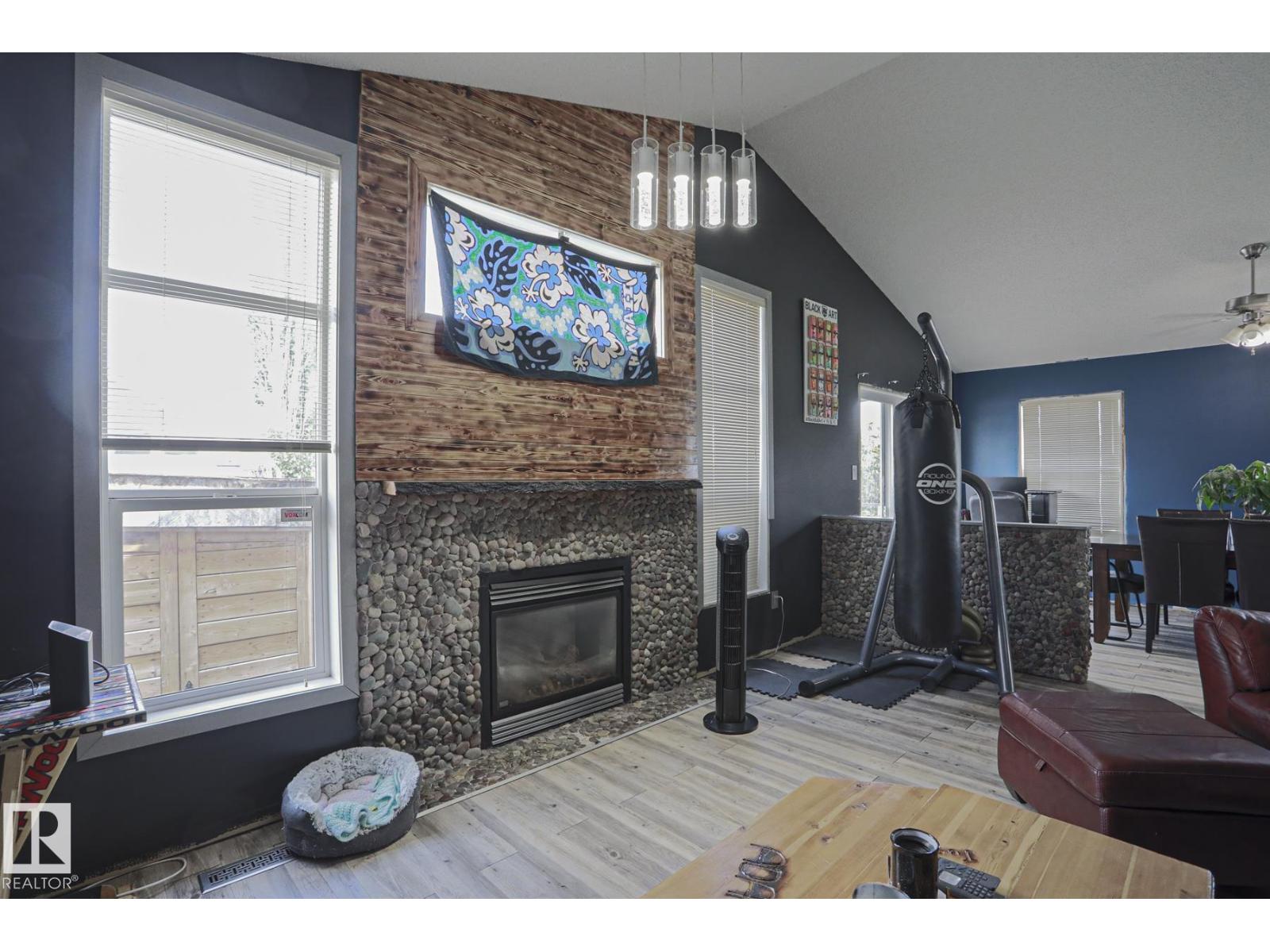 4506 154 AV NW - 17