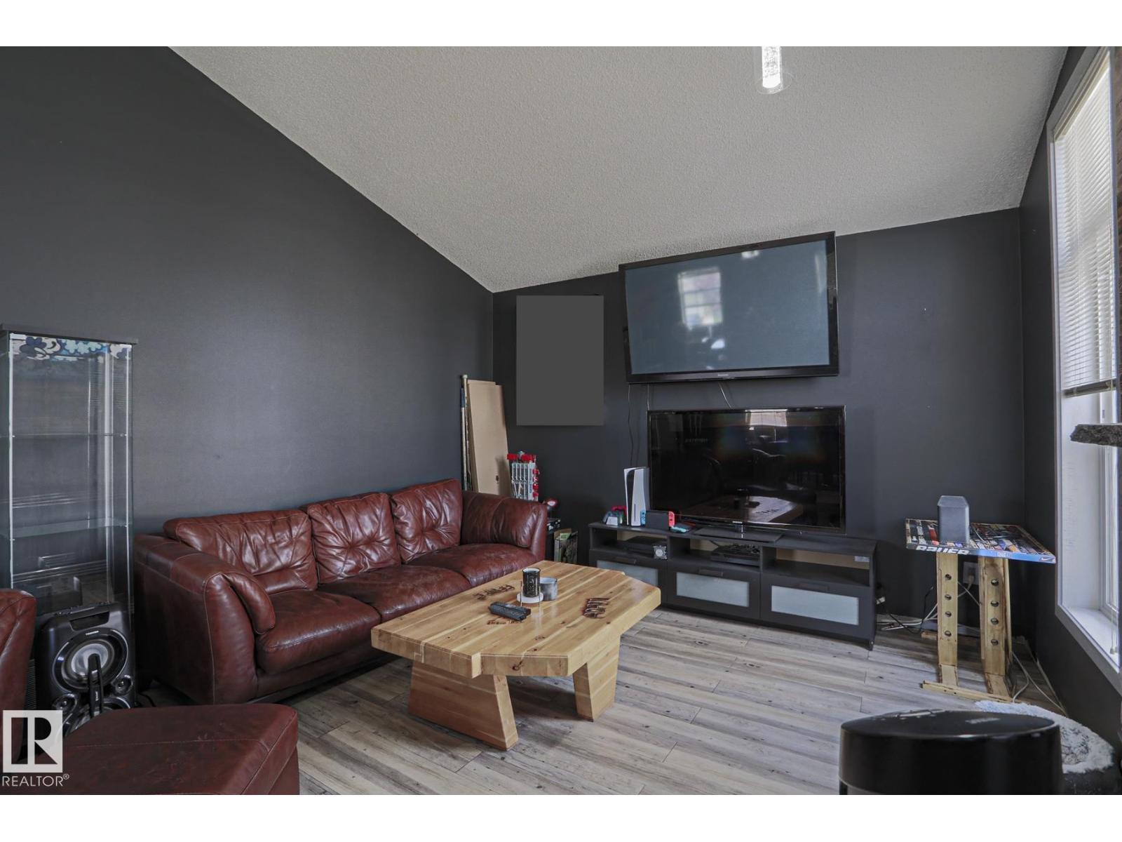 4506 154 AV NW - 18