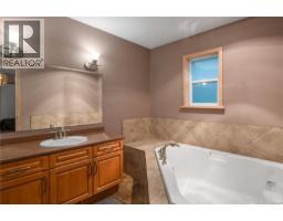 Bathroom - 27a 620 Helanton Rd, Quadra Island, BC V0P1N0 Photo 12