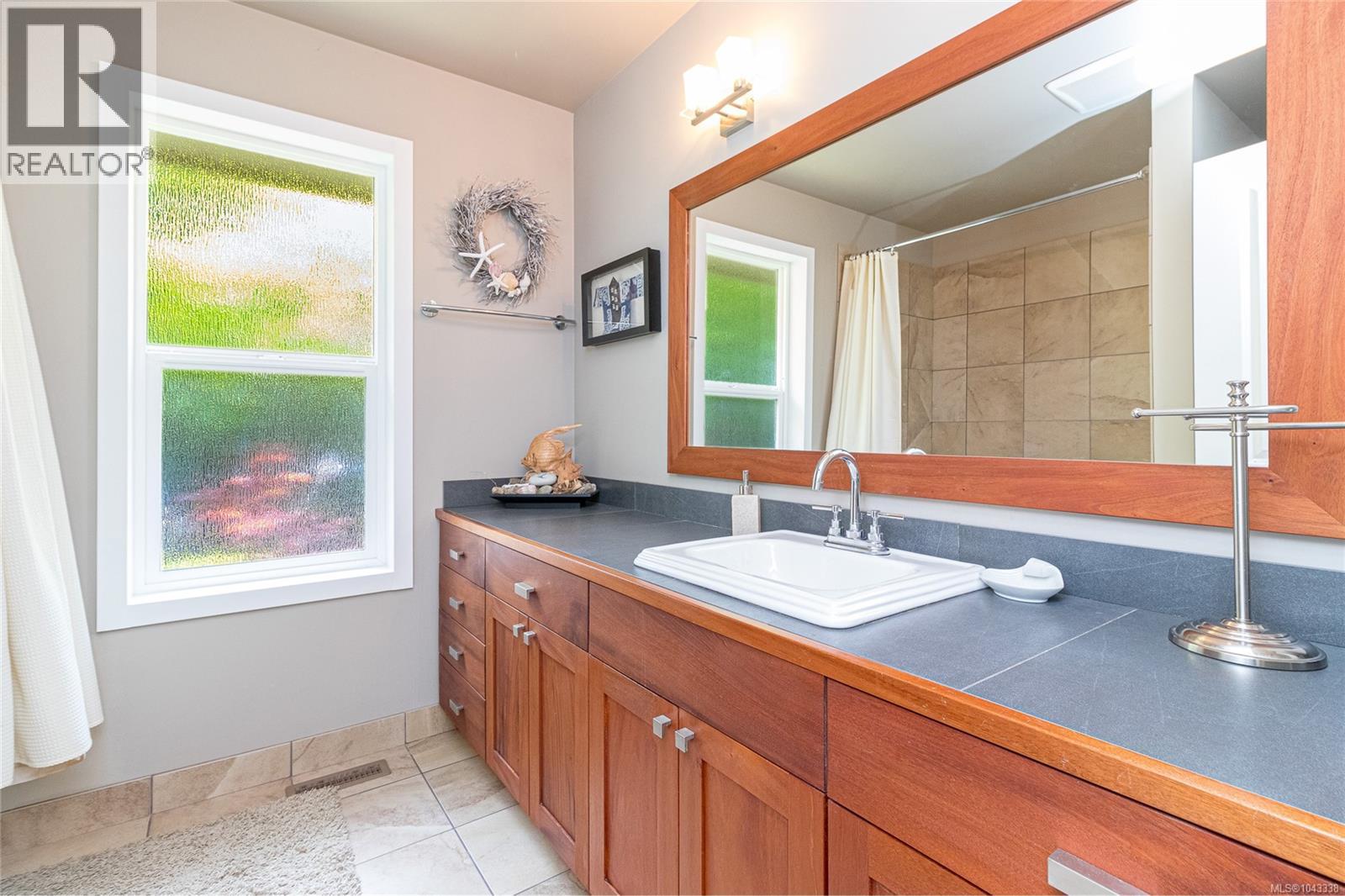 2550 Seaview Rd - 24