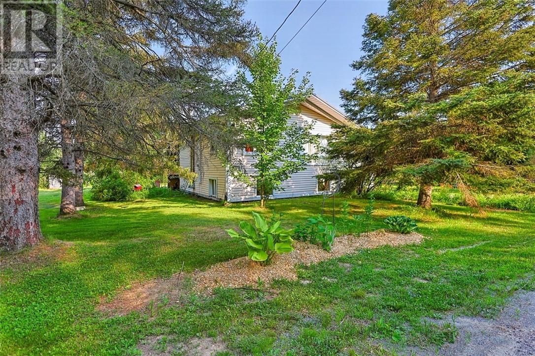 318 Chain Lake Road - 10