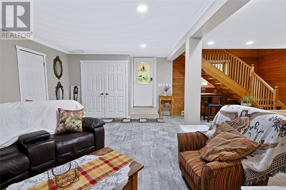 318 Chain Lake Road - 29
