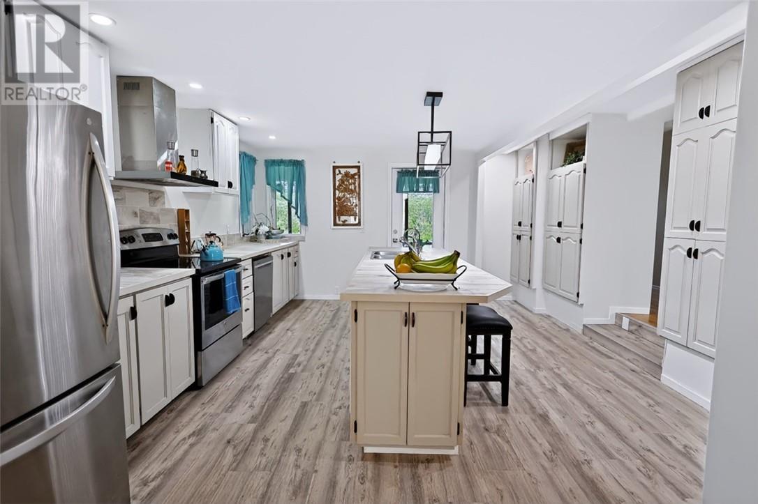 318 Chain Lake Road - 44