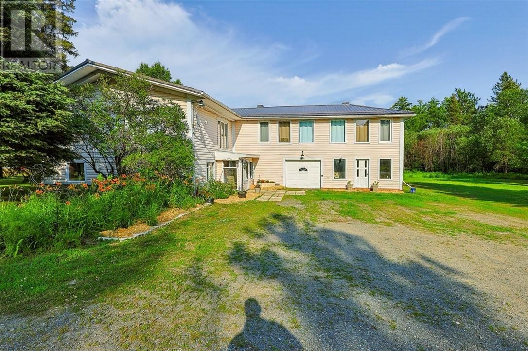 318 Chain Lake Road - Image 9