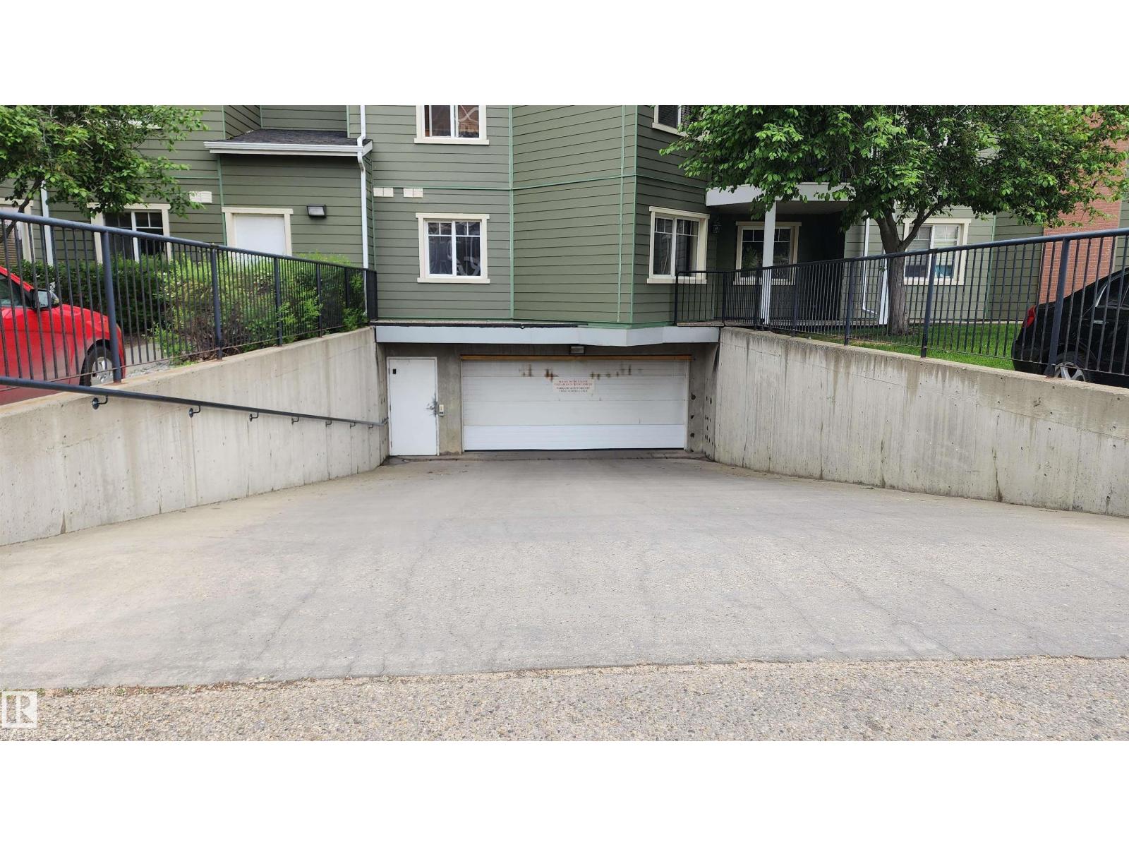 #211 6925 199 ST NW - 33