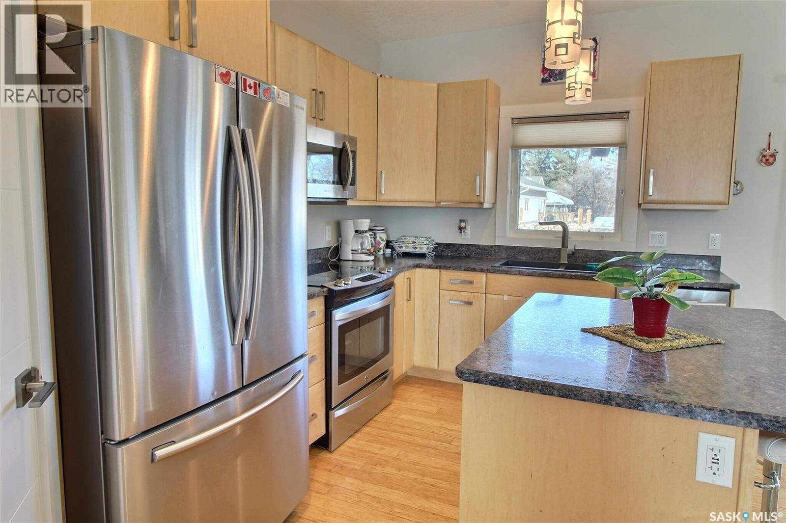 857 Madsen PLACE - 4