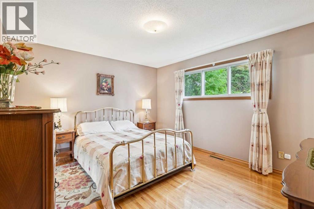 5036 Vallance Crescent NW - 17