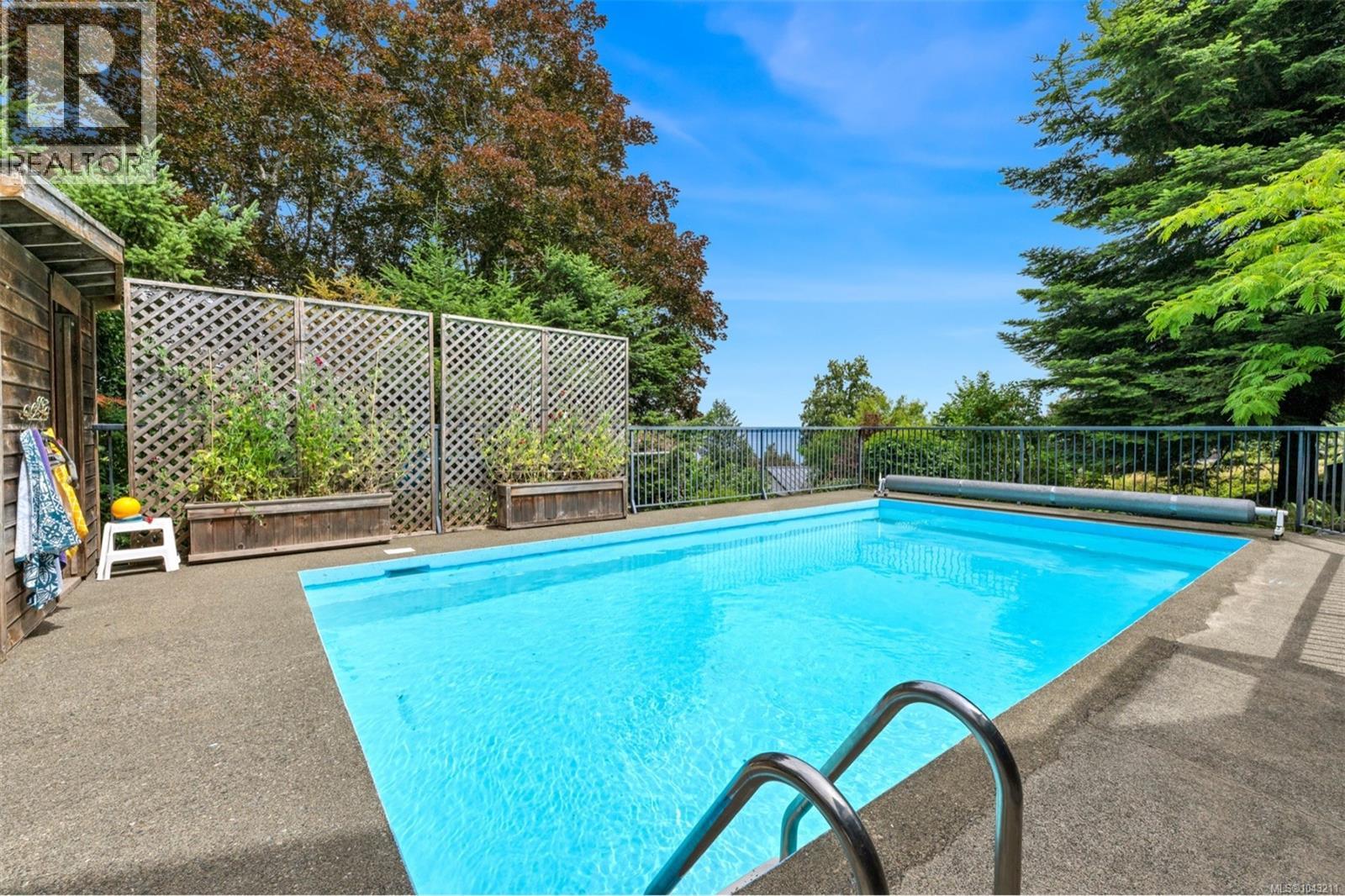 2581 Seaview Rd - 75