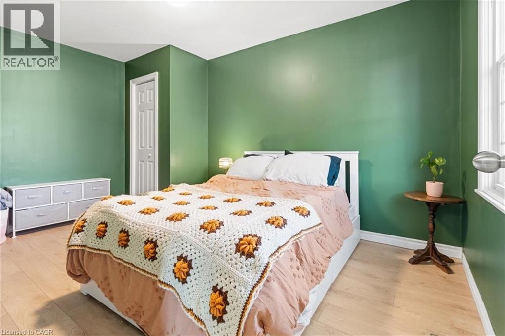 29 WEXFORD Avenue N - 6