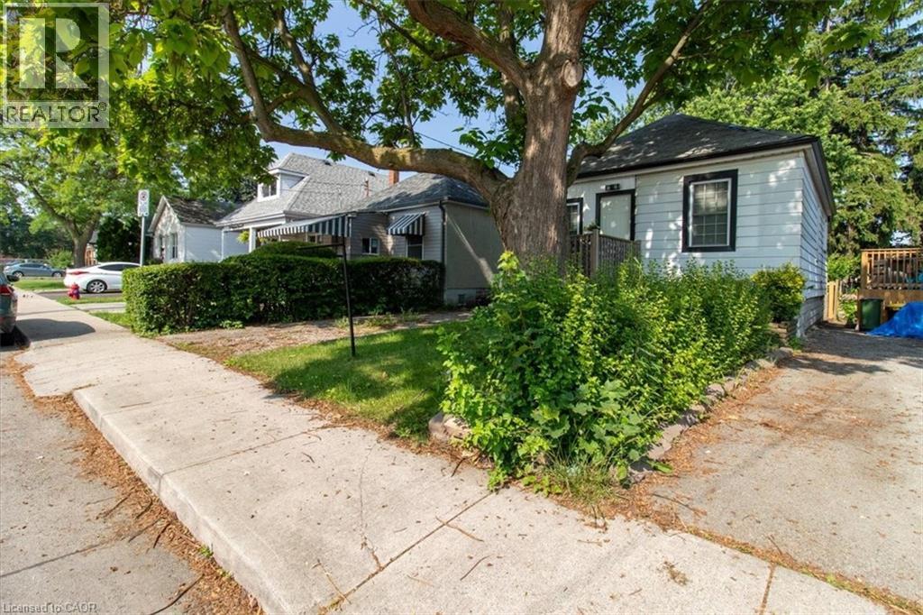 29 WEXFORD Avenue N - 2
