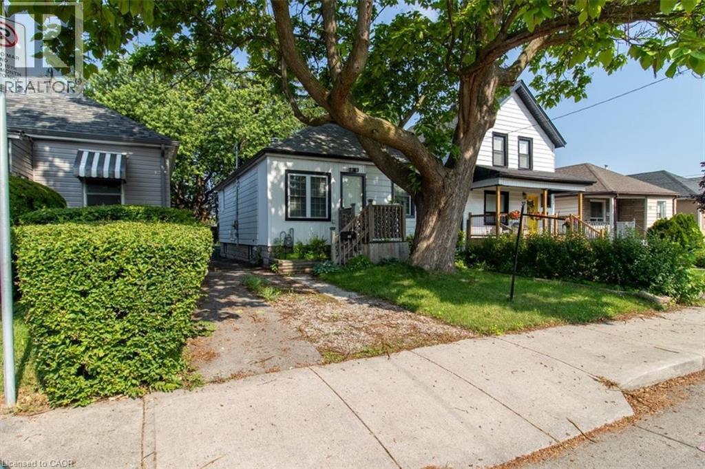29 WEXFORD Avenue N - 1