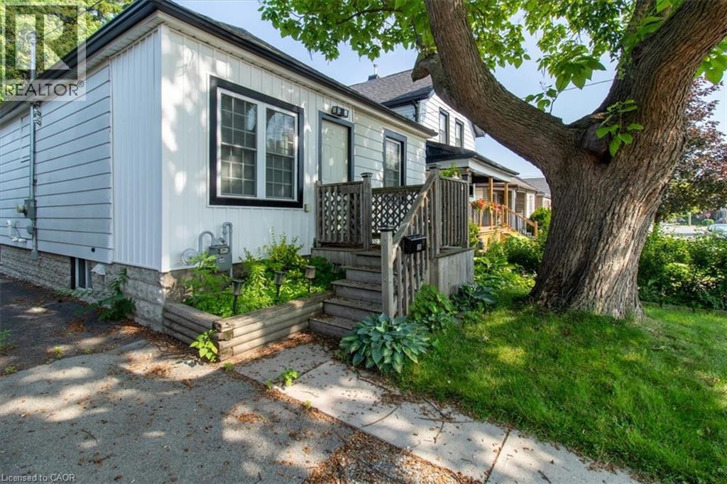 29 WEXFORD Avenue N - 3