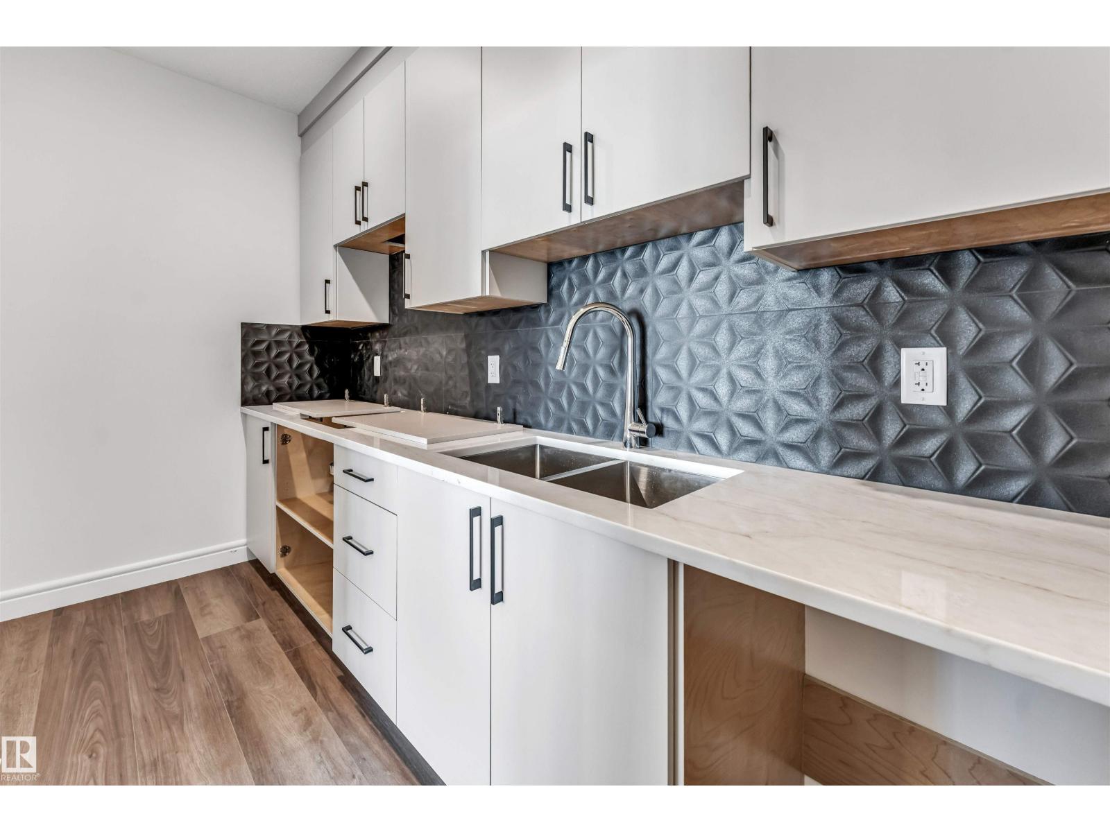 19420 25 AV NW - 9