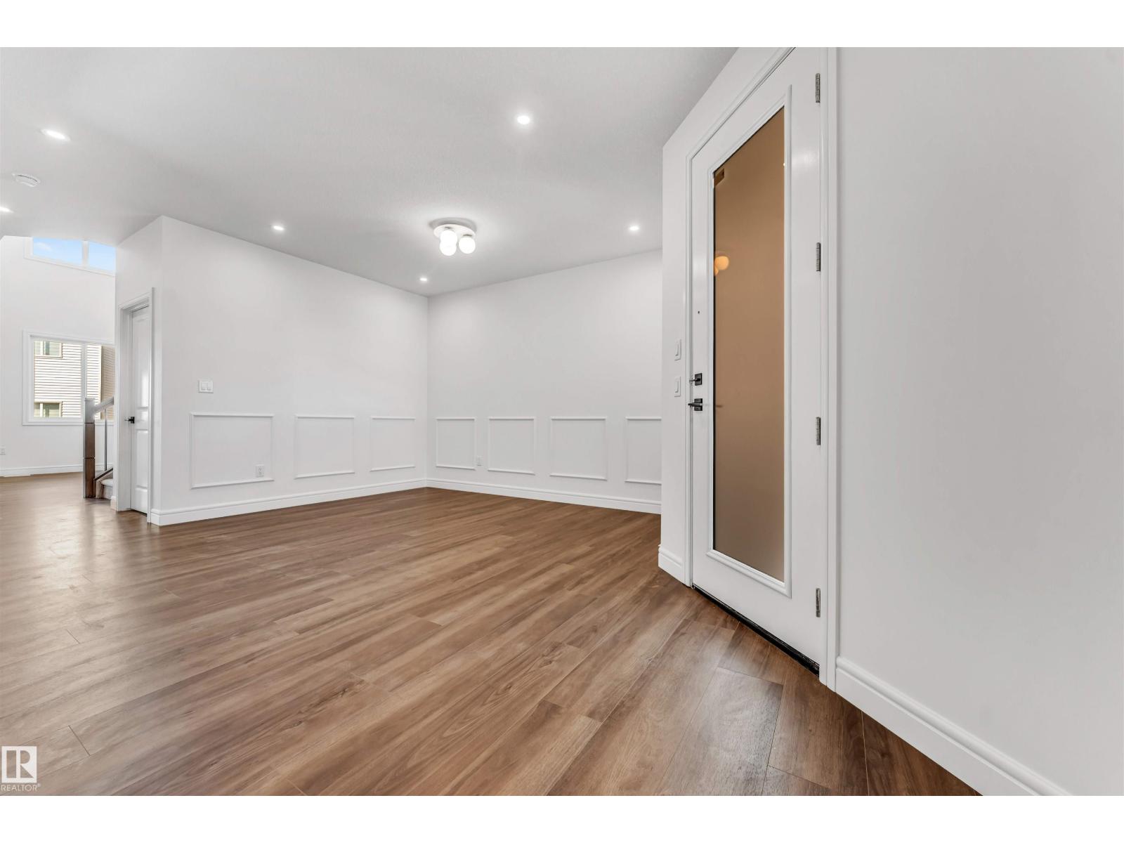 19420 25 AV NW - 11