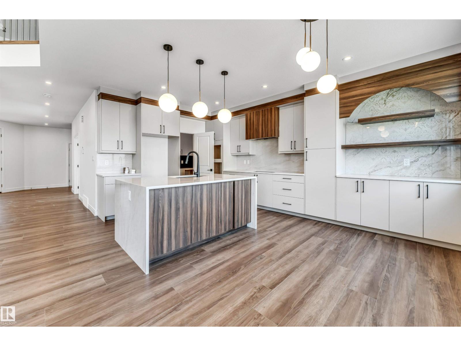 19420 25 AV NW - 5
