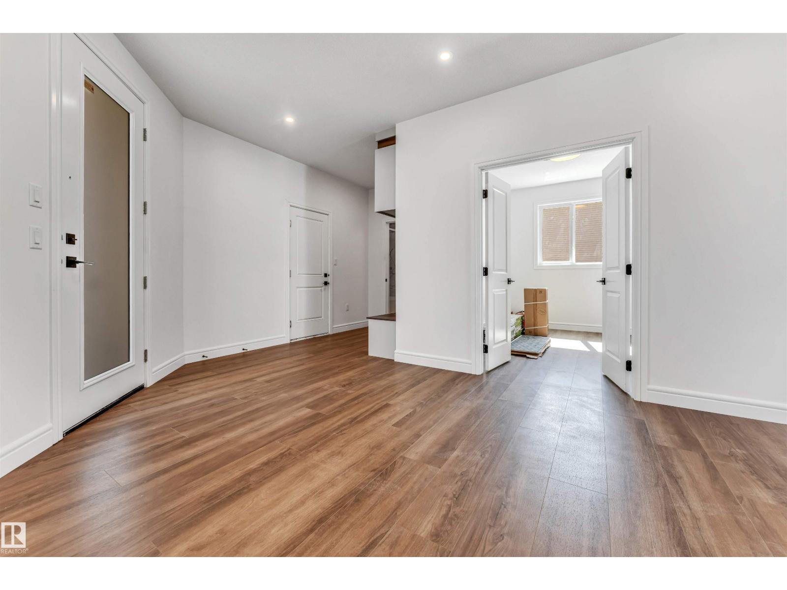 19420 25 AV NW - 16