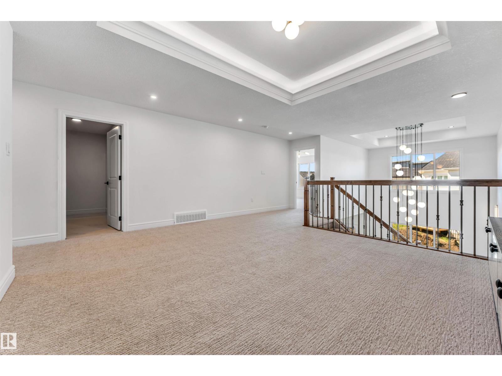 19420 25 AV NW - 24