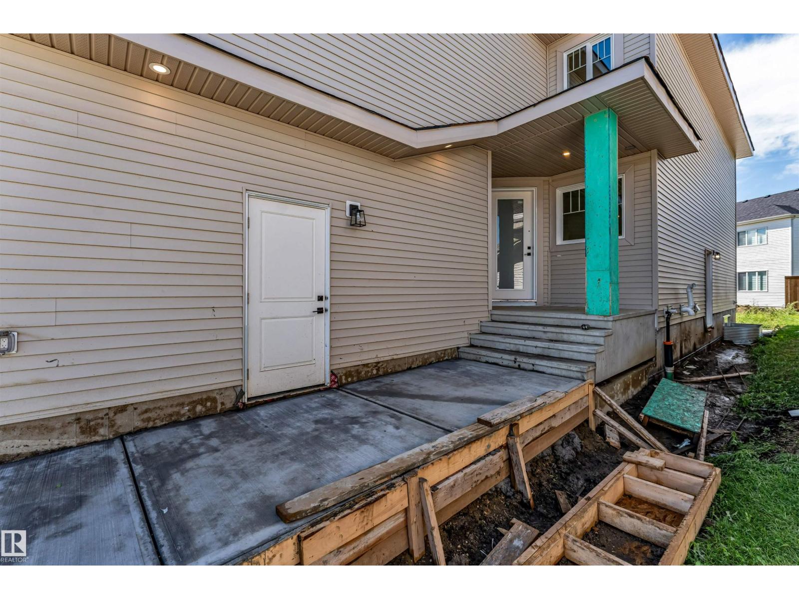 19420 25 AV NW - 49