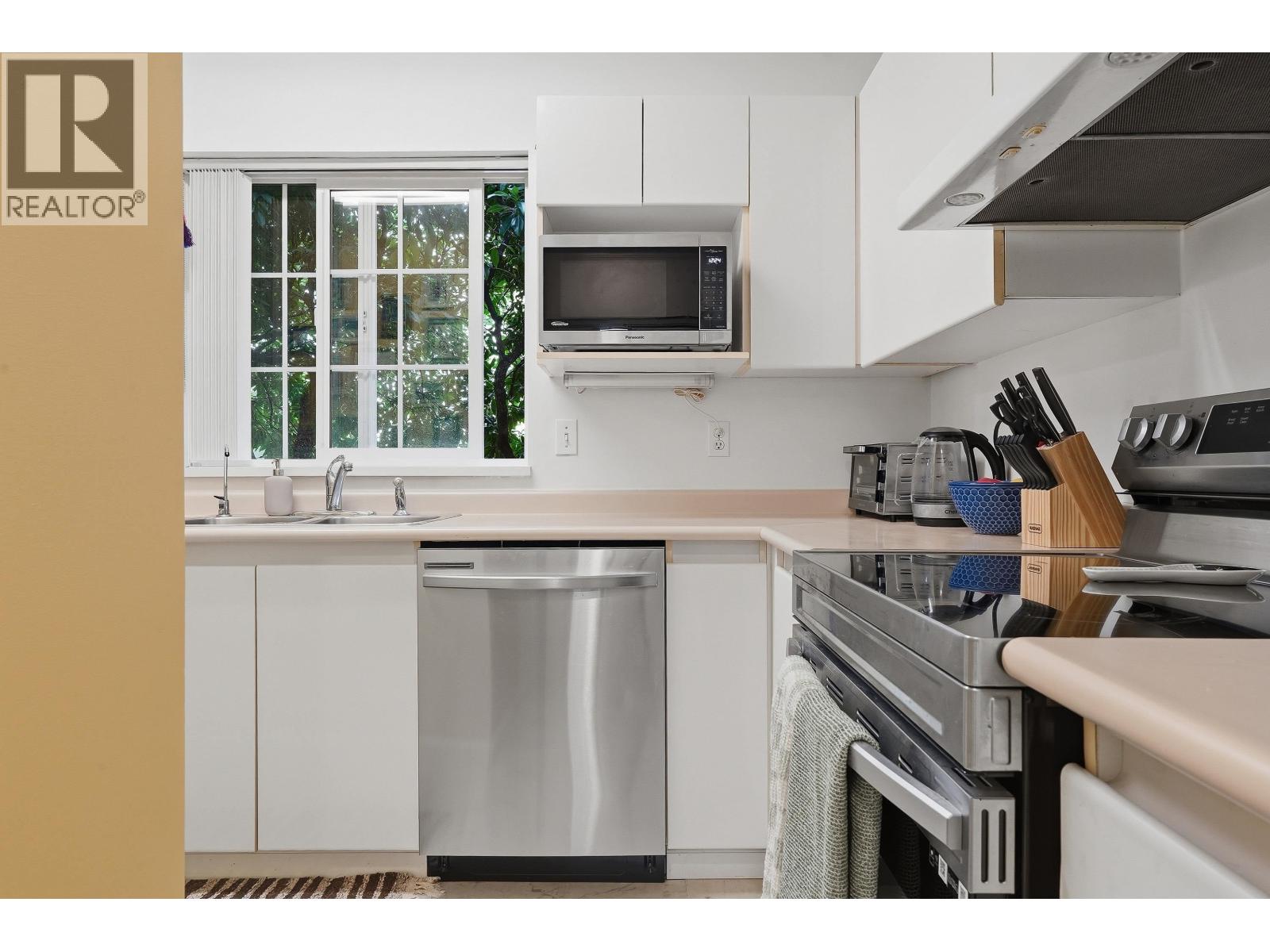 101 1189 WESTWOOD STREET — photo 2
