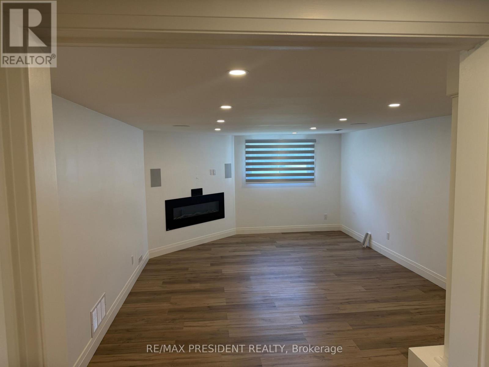 45 ROYAL OAK DRIVE - 12