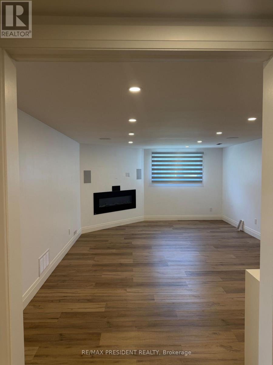 45 ROYAL OAK DRIVE - 13