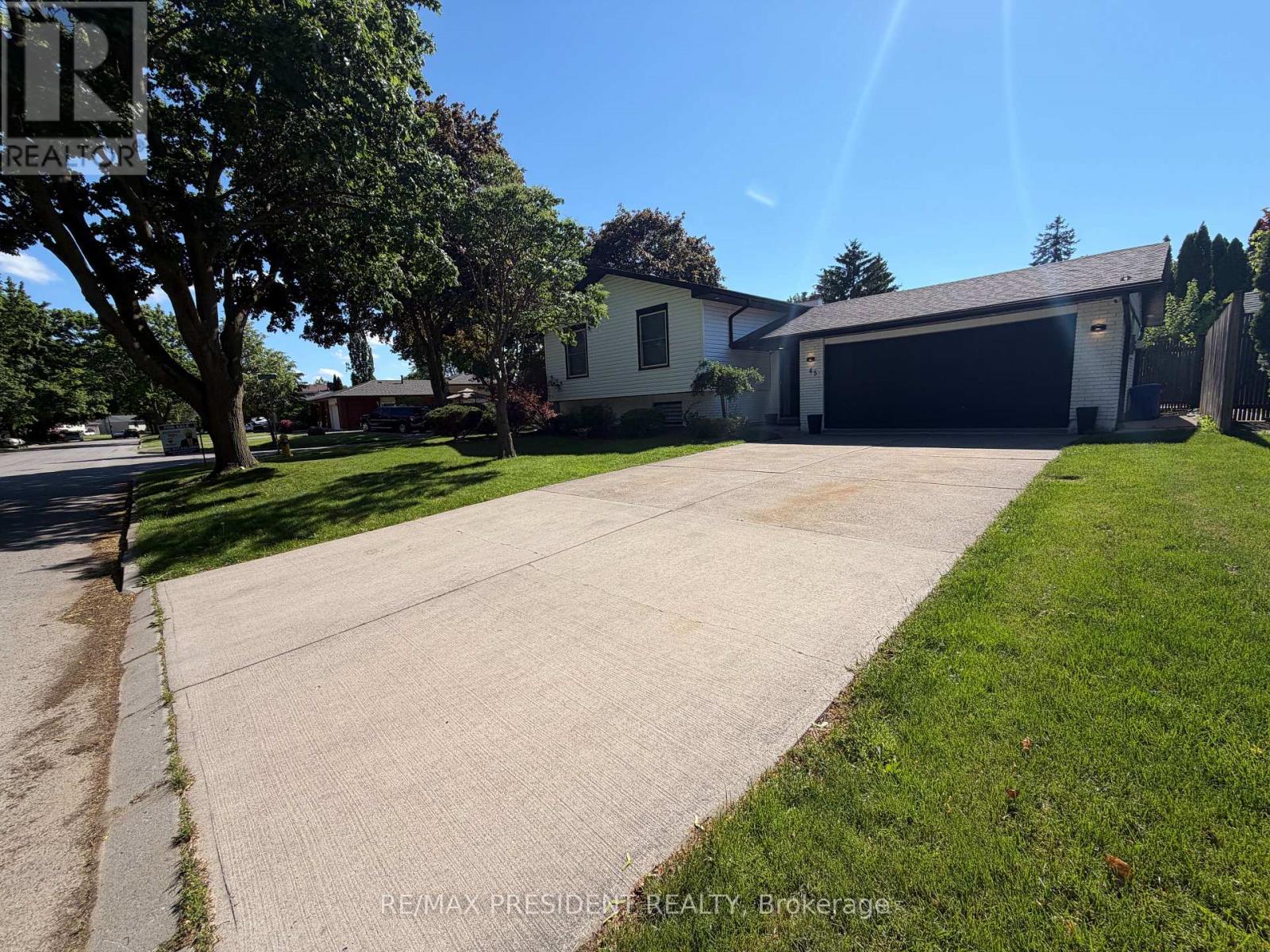 45 ROYAL OAK DRIVE - 2
