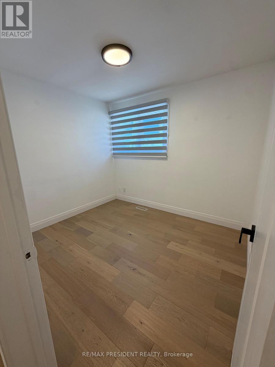 45 ROYAL OAK DRIVE - 22