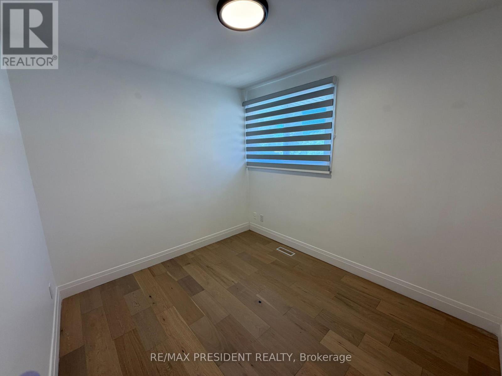 45 ROYAL OAK DRIVE - 23