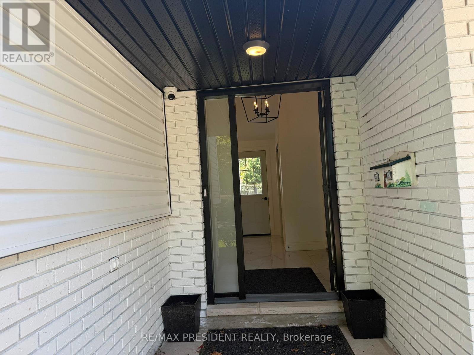 45 ROYAL OAK DRIVE - 3