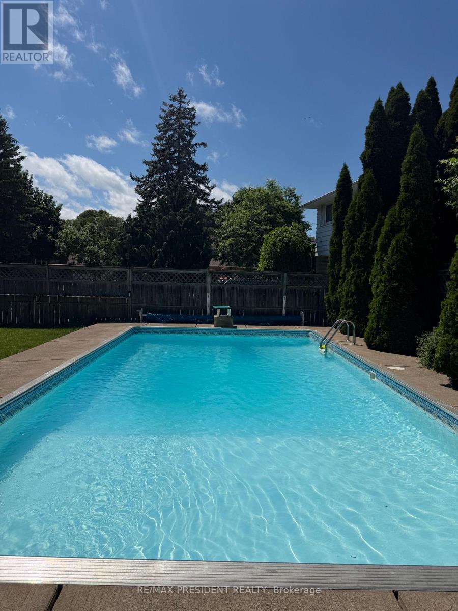 45 ROYAL OAK DRIVE - 32