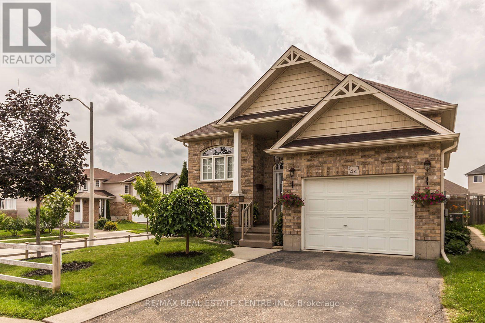 44 LEMON GRASS STREET - 1