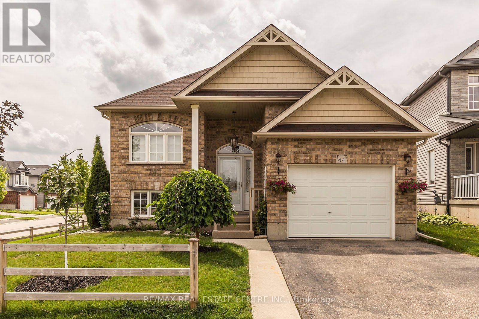 44 LEMON GRASS STREET - 2