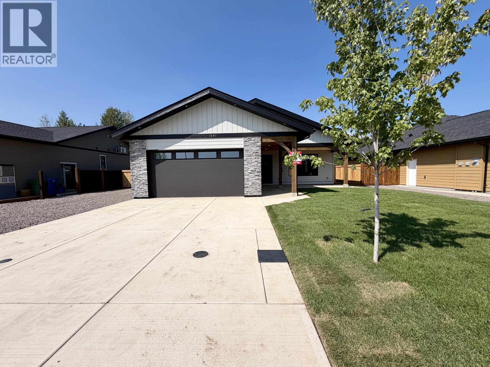 1045 PARKSIDE AVENUE, Smithers
