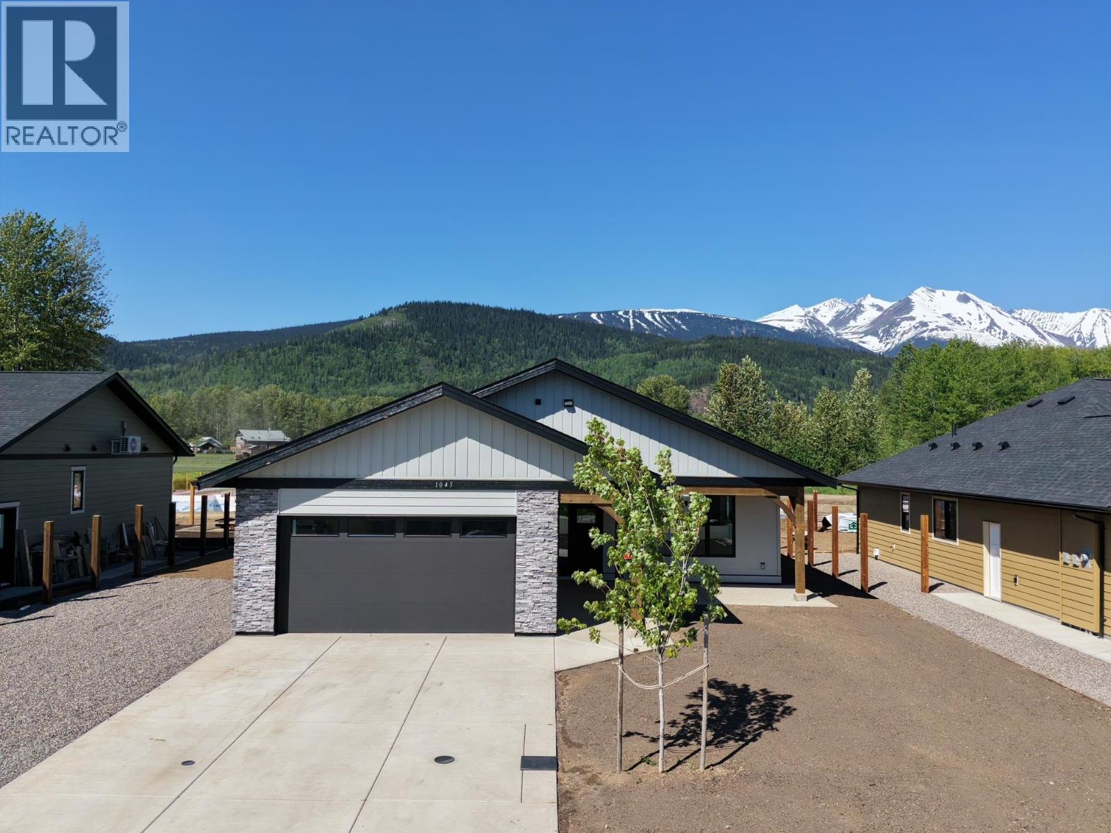 1045 PARKSIDE AVENUE, Smithers